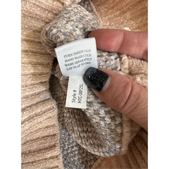 Hello Nite Top Women’s Small Oatmeal Lite Gray Leopard Print V-Neck Sweater NWT - Picture 5 of 9